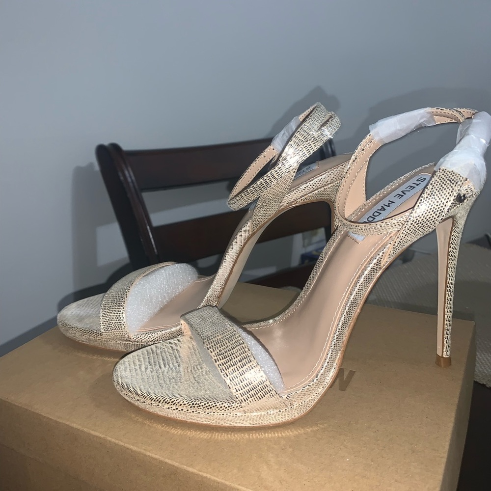 Steve Madden Wafer Platinum Heels